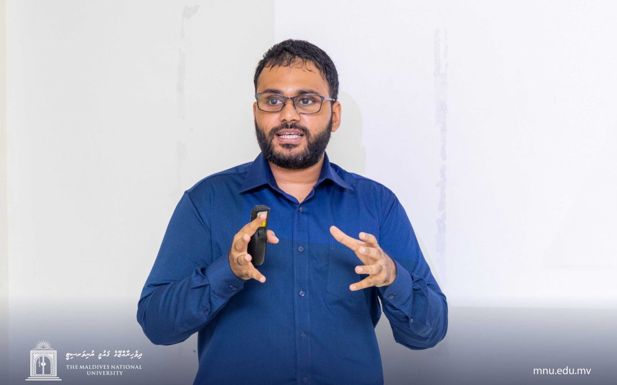 Maldivian Australia Awards alumnus Nashwan Jaleel speaks during a presentation